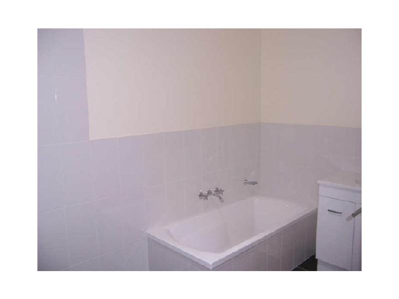 2/67 Casey Drive, Singleton NSW 2330