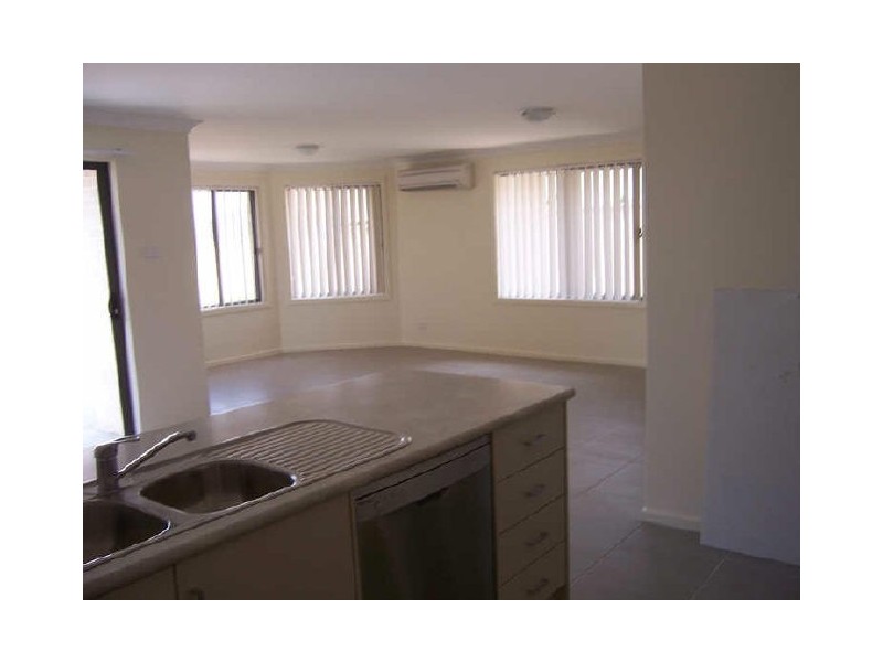 2/67 Casey Drive, Singleton NSW 2330