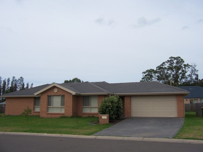 6 Allsop Place, Singleton NSW 2330