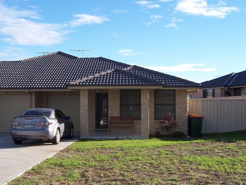 2/30 Pioneer Road, Singleton NSW 2330