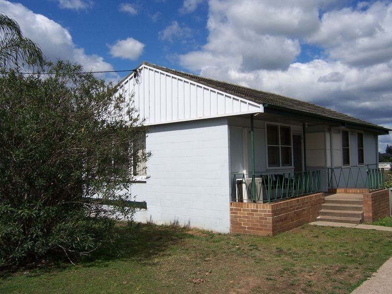 42 White Avenue, Singleton NSW 2330