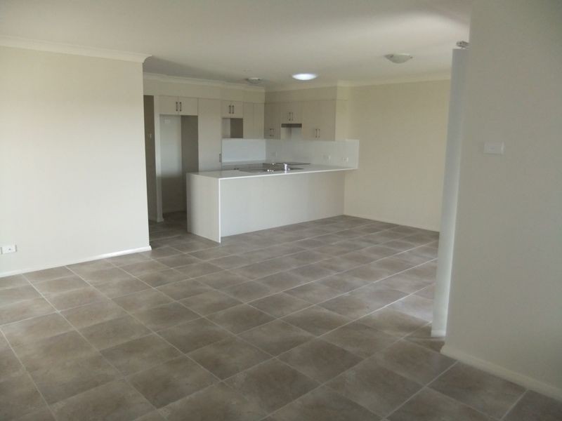 2/12 McMahon Way, Singleton NSW 2330