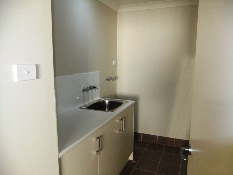 2/12 McMahon Way, Singleton NSW 2330