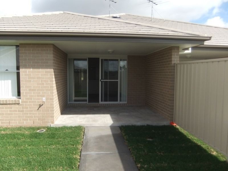 2/12 McMahon Way, Singleton NSW 2330