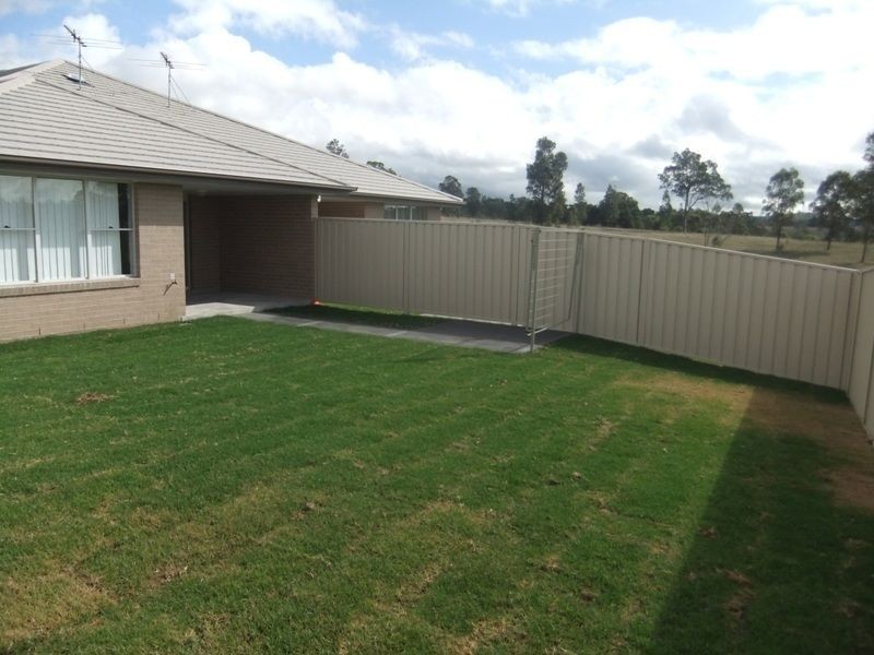 2/12 McMahon Way, Singleton NSW 2330