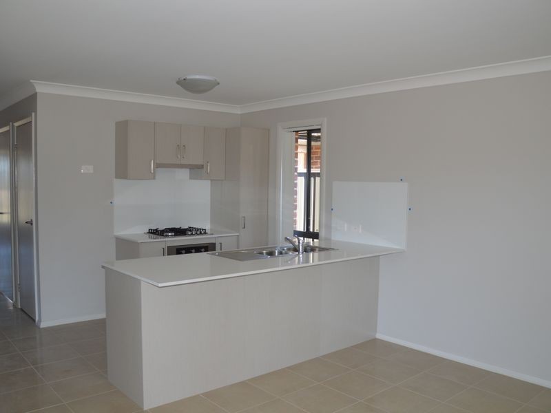 2/13 Lambkin Street, Singleton NSW 2330