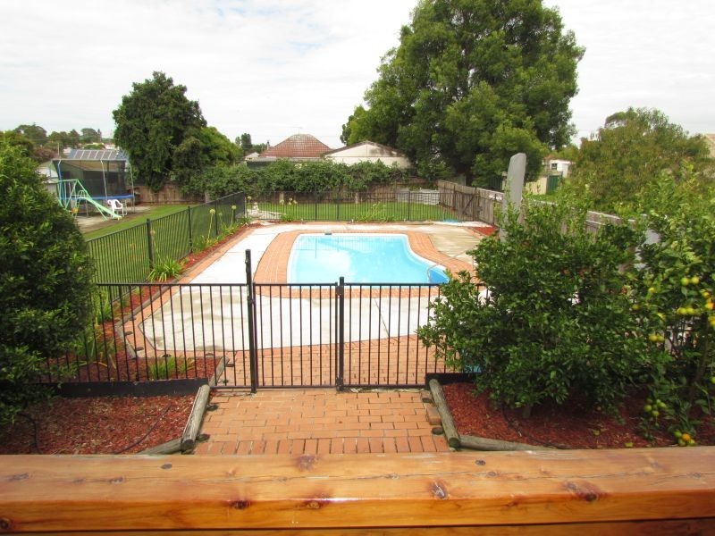 2A Little Park Street, Greta NSW 2334