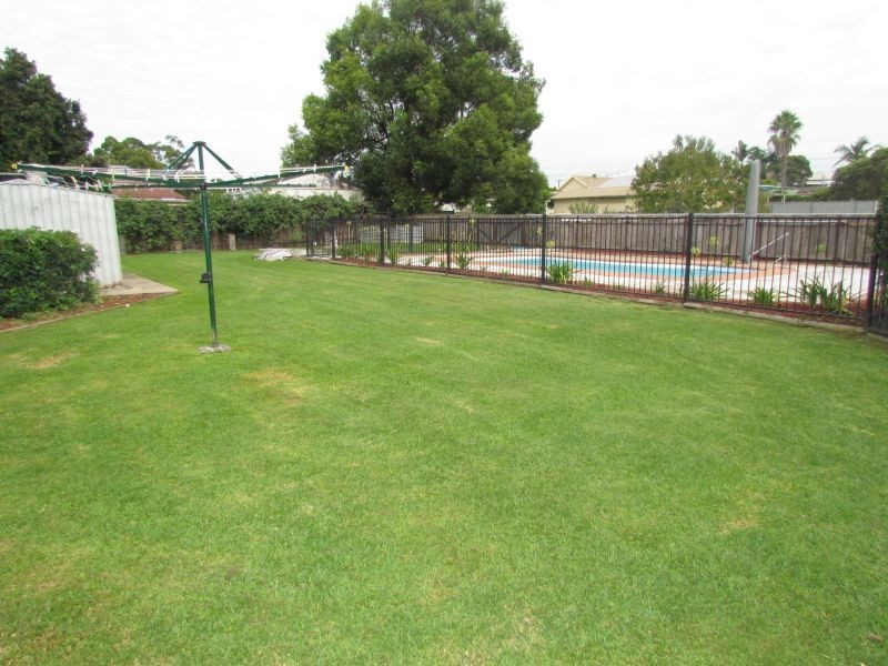 2A Little Park Street, Greta NSW 2334