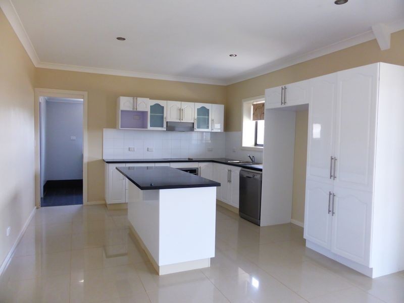 * Sunnyside Lane, Singleton NSW 2330