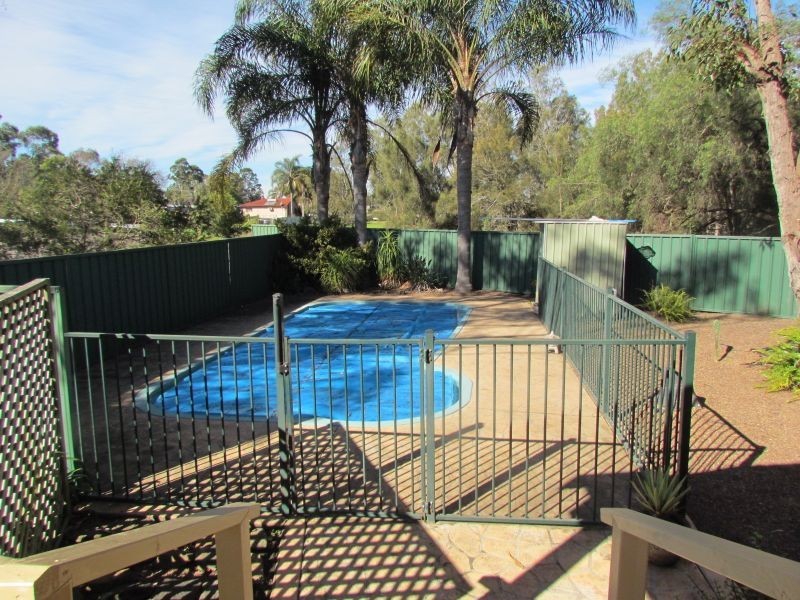 76 Sale Street, Greta NSW 2334