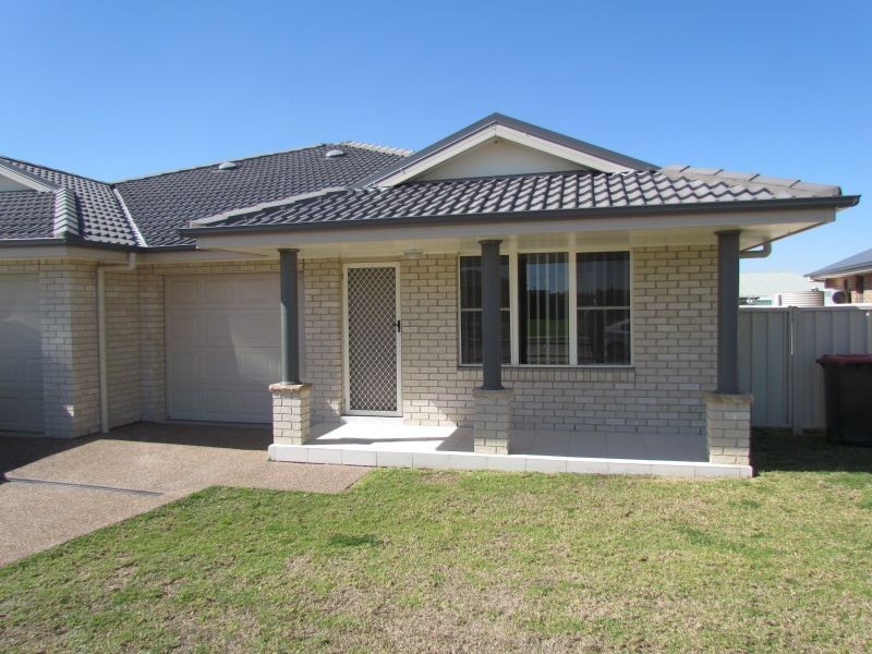 2/74 Wattle Ponds Road, Singleton NSW 2330