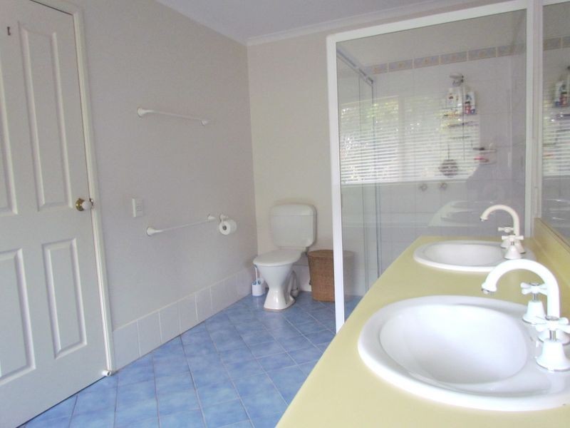 24 Lakes Folly Drive, Branxton NSW 2335