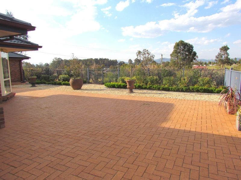 24 Lakes Folly Drive, Branxton NSW 2335