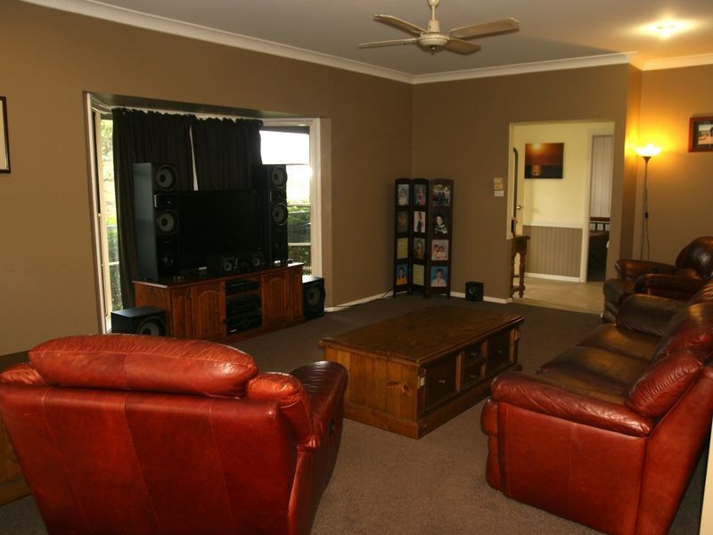 15 West Cranston Avenue, Singleton NSW 2330