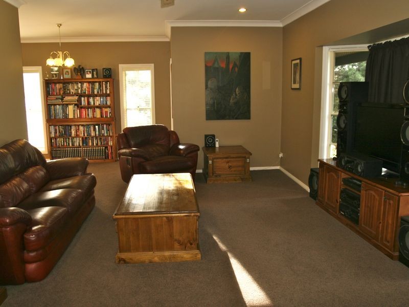 15 West Cranston Avenue, Singleton NSW 2330