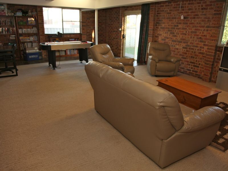 15 West Cranston Avenue, Singleton NSW 2330