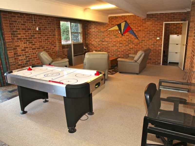 15 West Cranston Avenue, Singleton NSW 2330