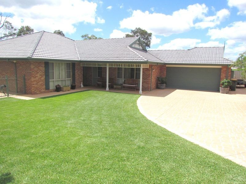 4 Carley Close, Singleton NSW 2330