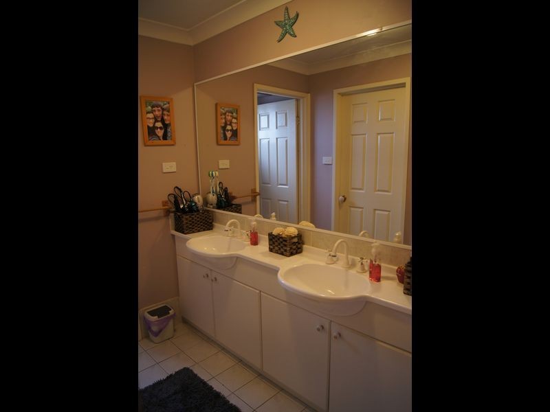 42 Casey Drive, Singleton NSW 2330