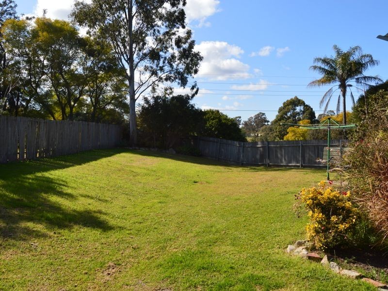 8A Heather Place, Singleton NSW 2330