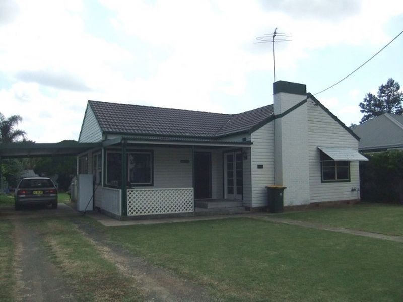 18 Collett Avenue, Singleton NSW 2330