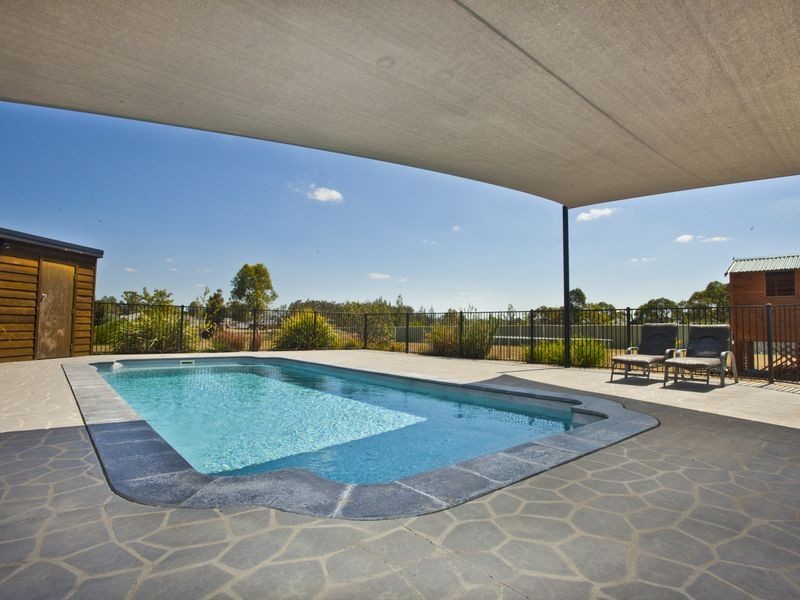 74 Hillview Road, Branxton NSW 2335