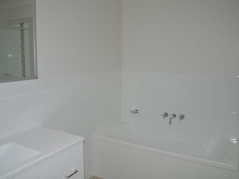 2/141 McMahon Way, Singleton NSW 2330