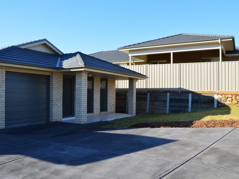 2/6 McGrogan Avenue, Singleton NSW 2330