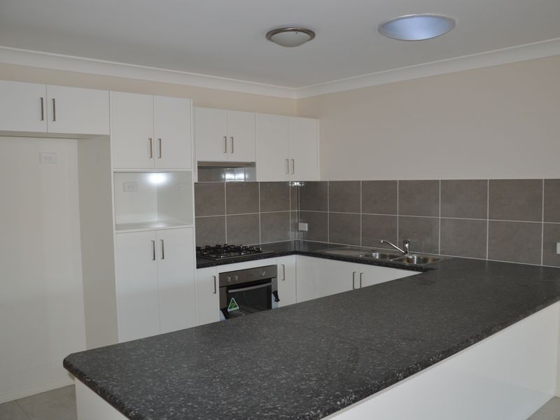 2/6 McGrogan Avenue, Singleton NSW 2330