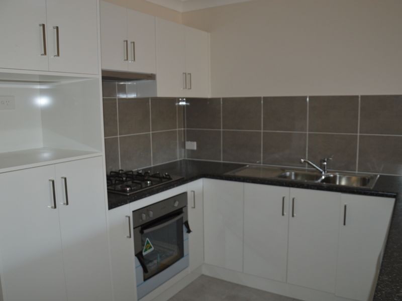 2/6 McGrogan Avenue, Singleton NSW 2330