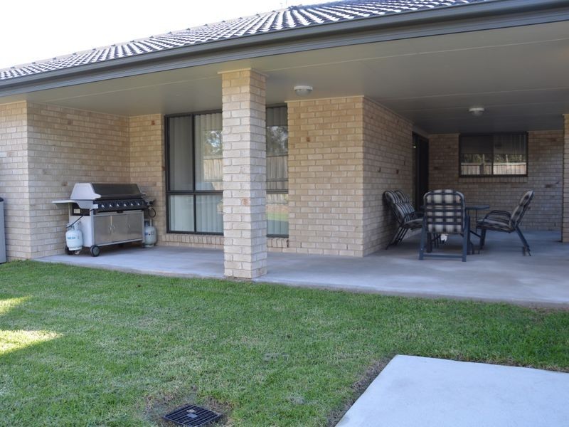2/153 McMahon Way, Singleton NSW 2330