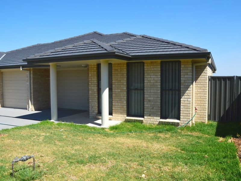 2/27 Broomfield Street, Singleton NSW 2330