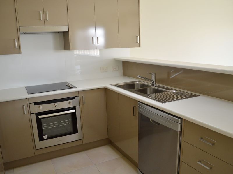 2/27 Broomfield Street, Singleton NSW 2330