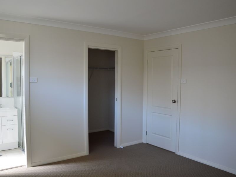 2/27 Broomfield Street, Singleton NSW 2330