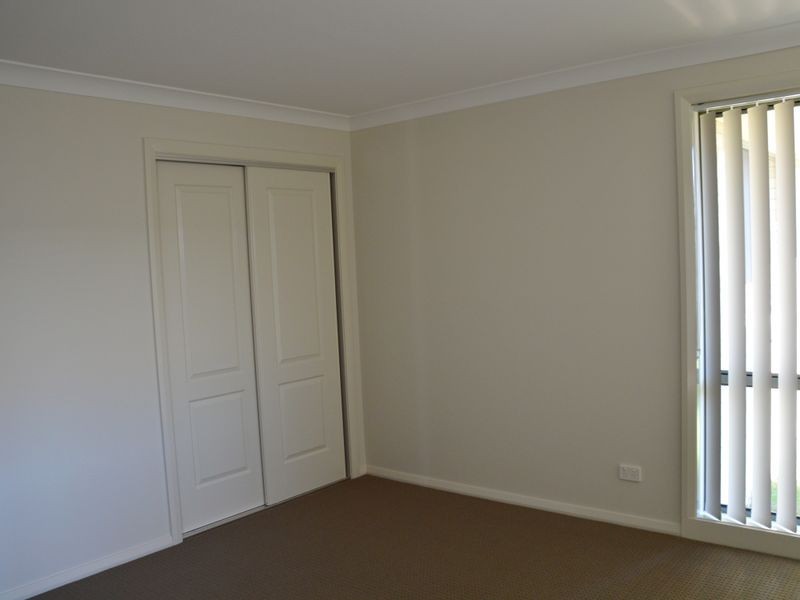 2/27 Broomfield Street, Singleton NSW 2330