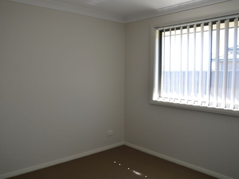 2/27 Broomfield Street, Singleton NSW 2330