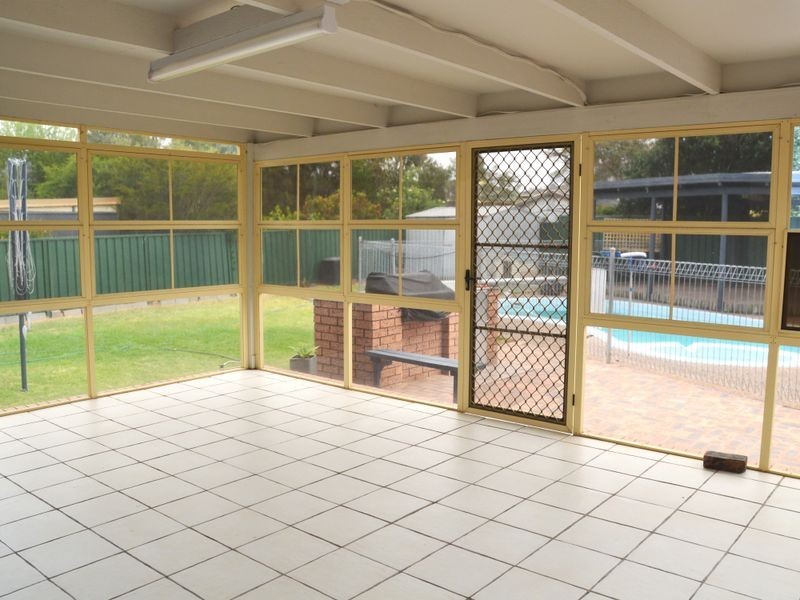 6 Woodward Avenue, Singleton NSW 2330