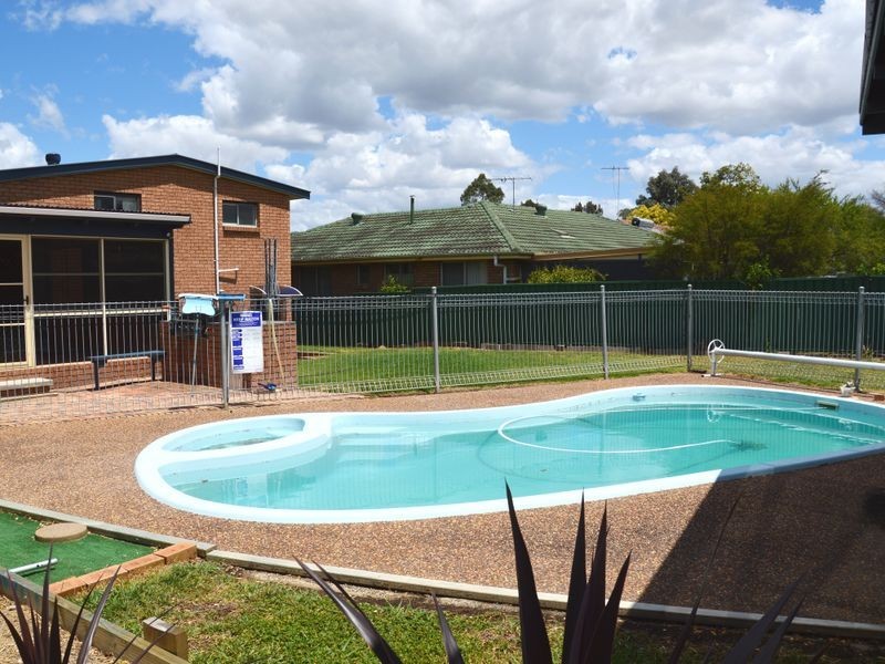 6 Woodward Avenue, Singleton NSW 2330