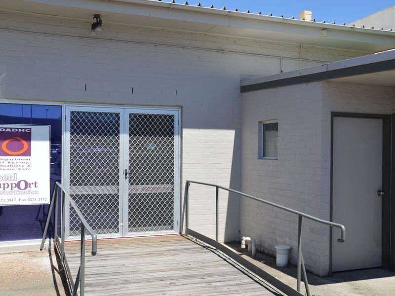 2/96 John Street, Singleton NSW 2330