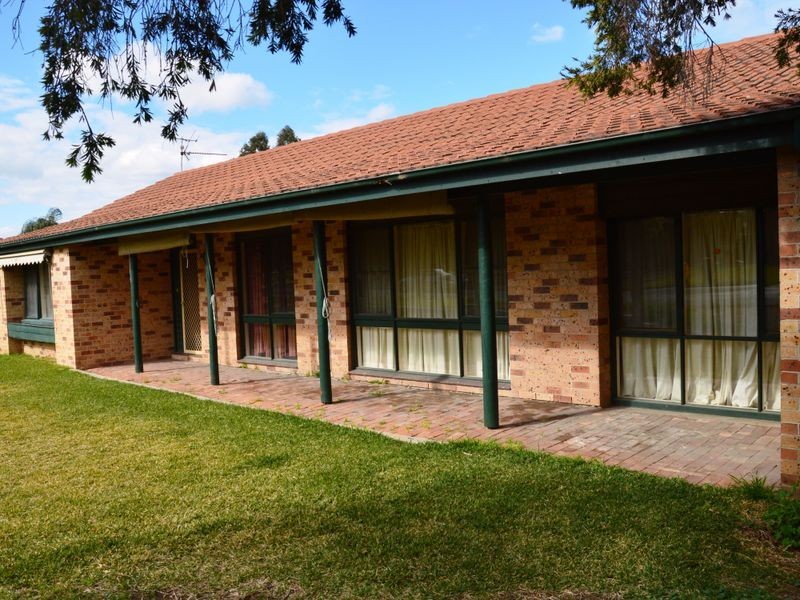 3 Hallett Place, Singleton NSW 2330