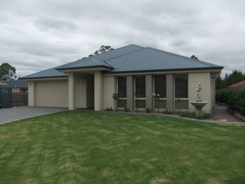 4 Allsop Place, Singleton NSW 2330