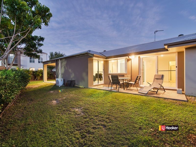 8 Vermont Street, Oxenford QLD 4210