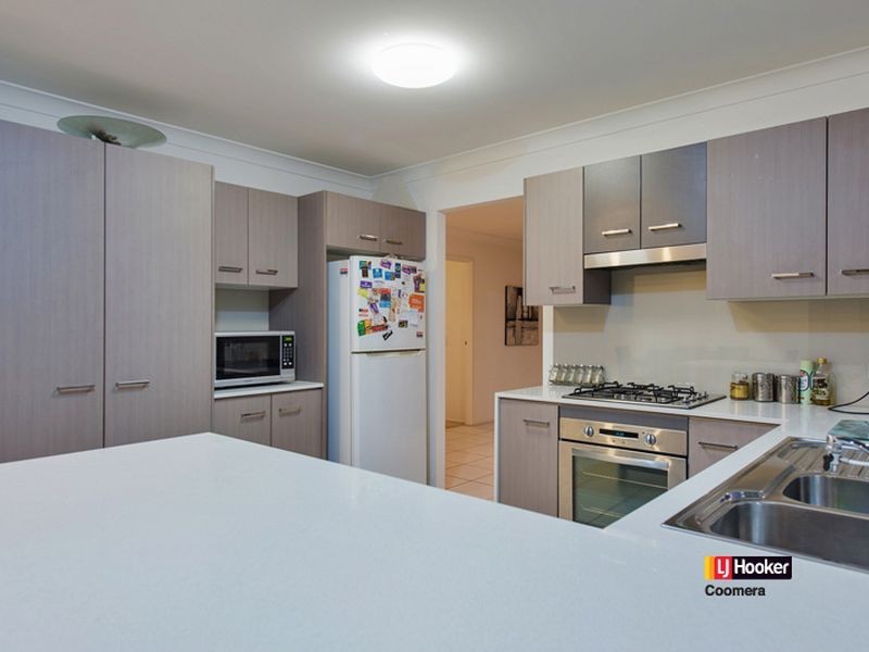 8 Vermont Street, Oxenford QLD 4210