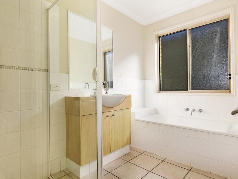 11 Barrs Avenue, Oxenford QLD 4210