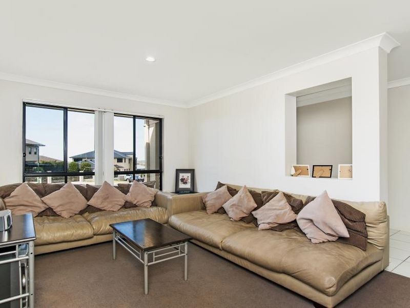 8 Matt Court, Upper Coomera QLD 4209