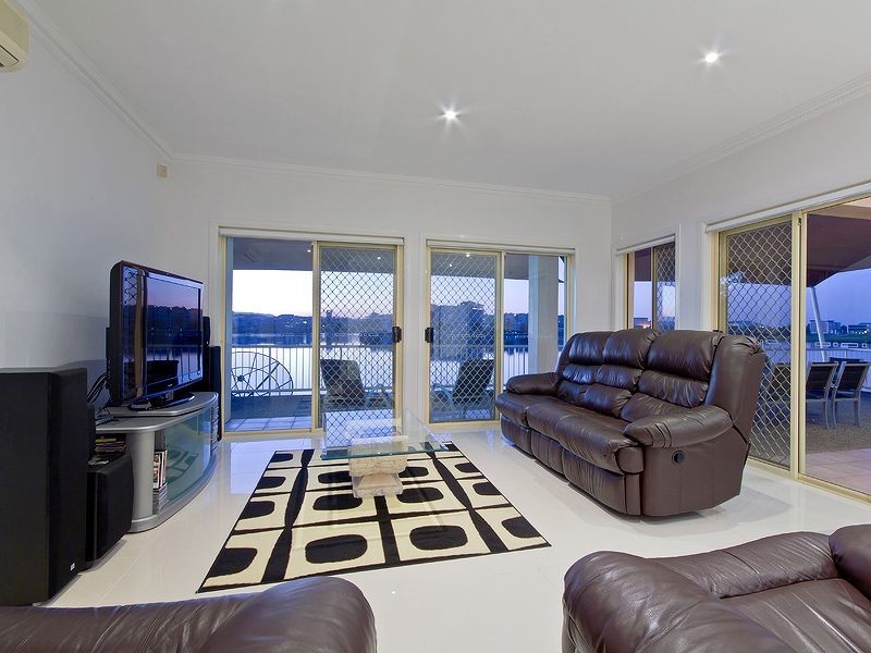 33 Northwestern Court, Varsity Lakes QLD 4227