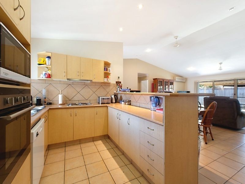 8 Meadow Way, Upper Coomera QLD 4209