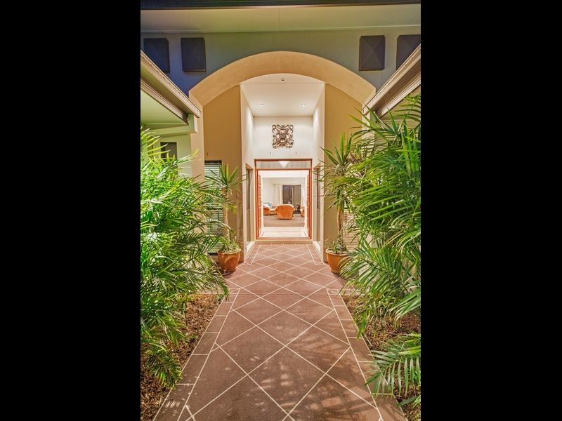 10 Kingtide Lane, Coomera Waters QLD 4209