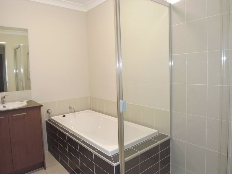 8 Alexa Rise, Upper Coomera QLD 4209