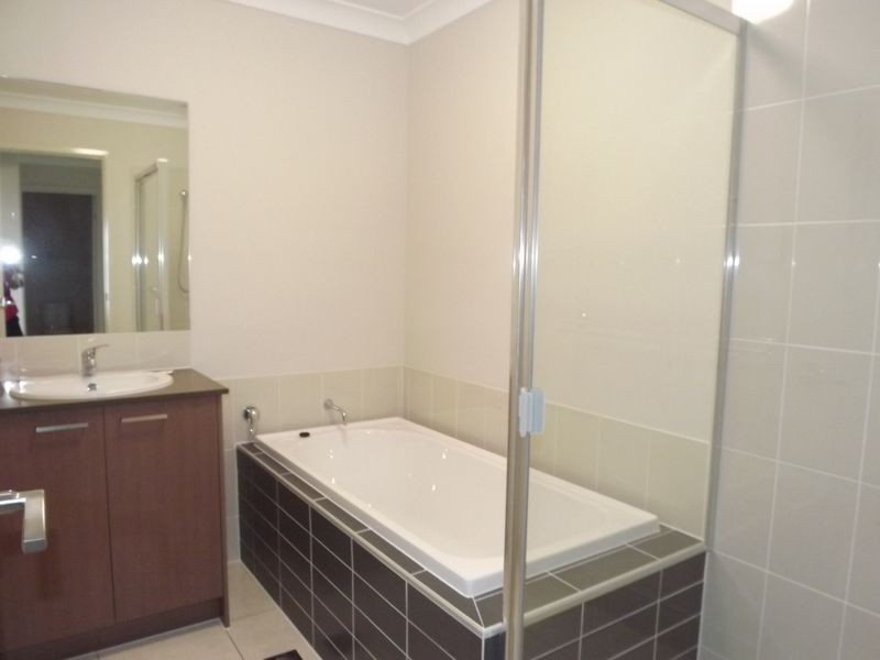 8 Alexa Rise, Upper Coomera QLD 4209